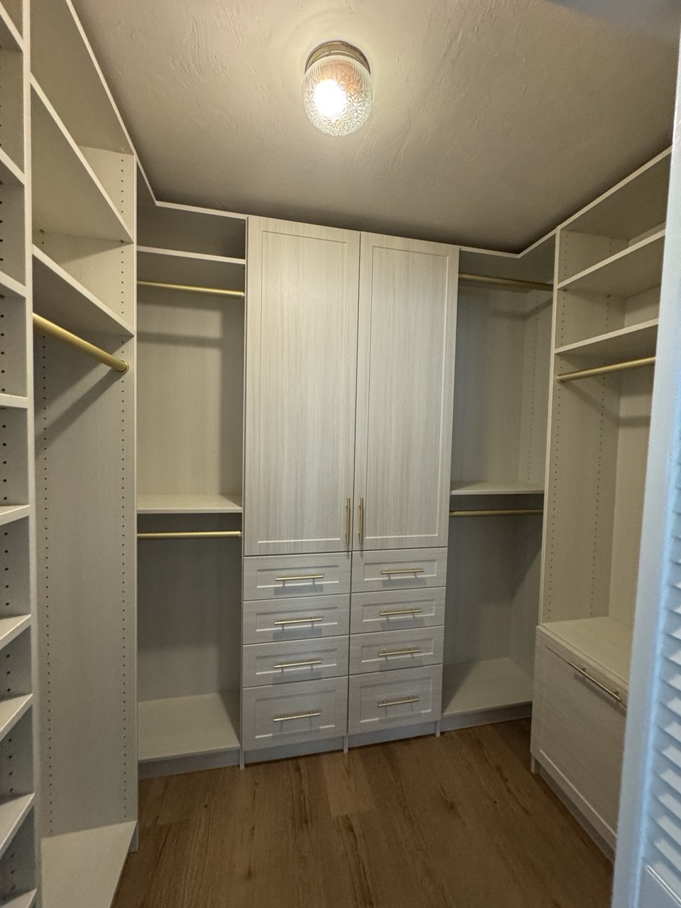Walk-In Closet 12